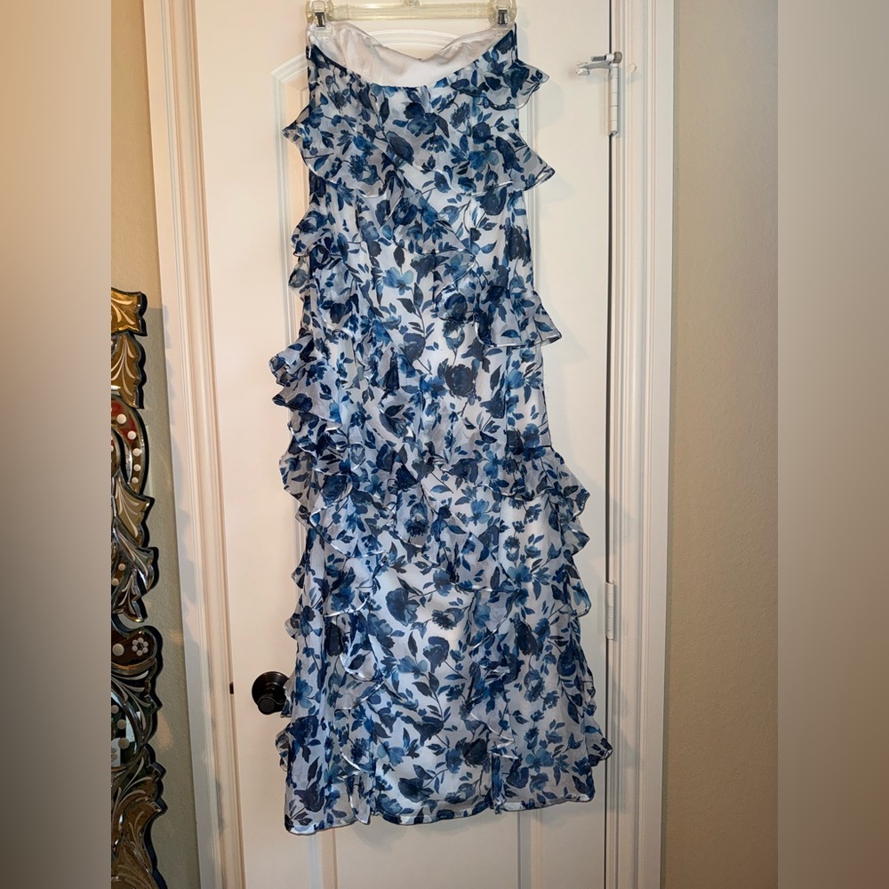 BHLDN Jia Bias-Cut Ruffled‎ Printed V-Neck Gown size 4 - Picture 5 of 11